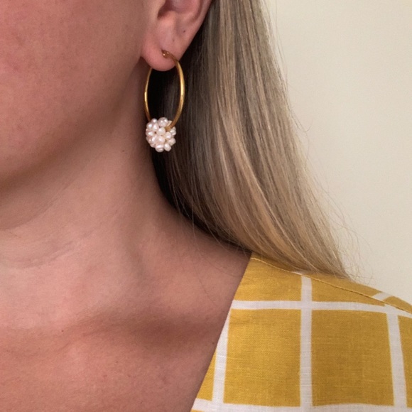 Tiny pearl balls / Gold Hoop Earrings - Picture 3 of 4